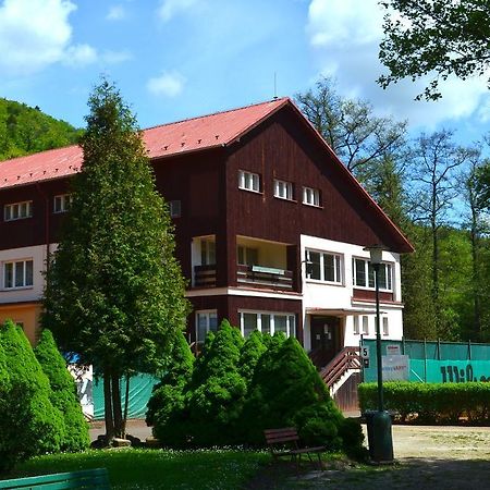 Sport Hotel Gejzirpark Karlovy Vary Bagian luar foto