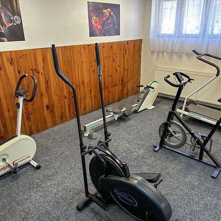 Sport Hotel Gejzirpark Karlovy Vary Bagian luar foto