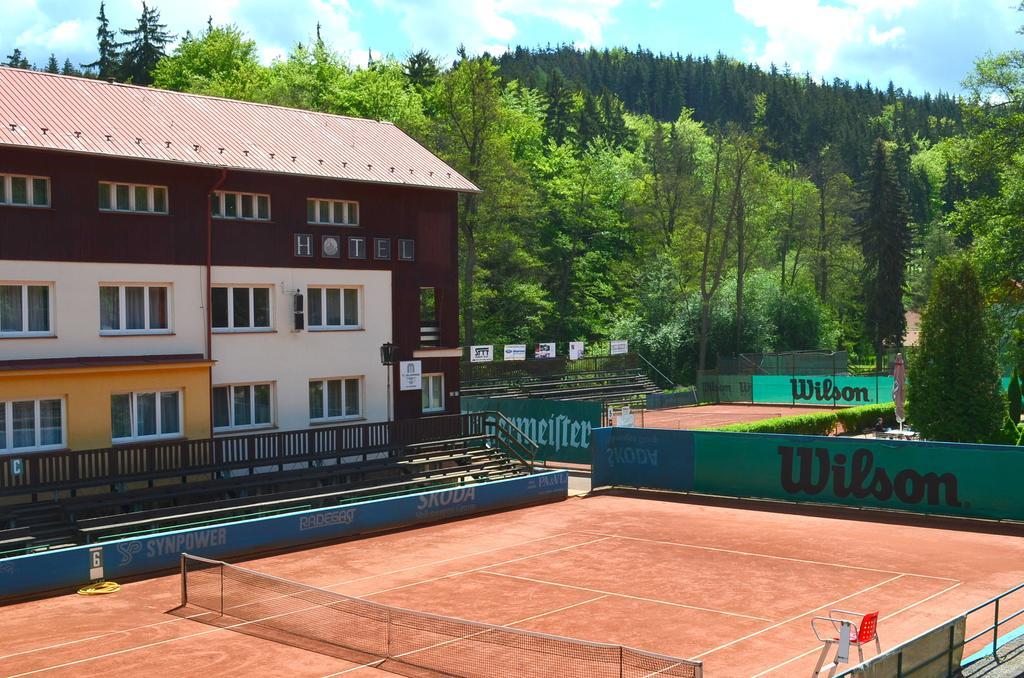 Sport Hotel Gejzirpark Karlovy Vary Bagian luar foto