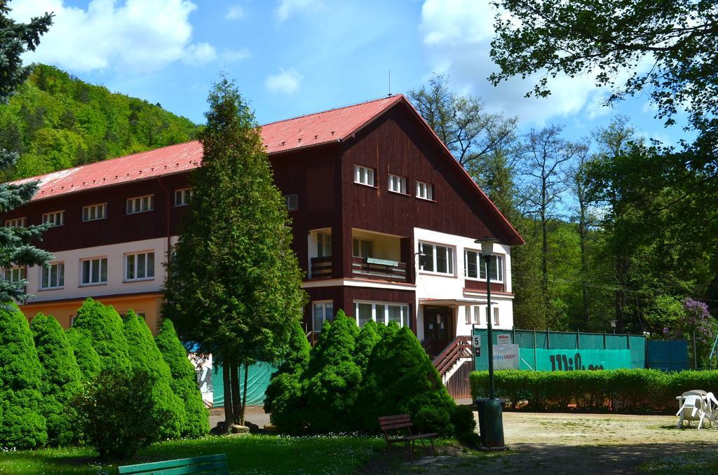 Sport Hotel Gejzirpark Karlovy Vary Bagian luar foto