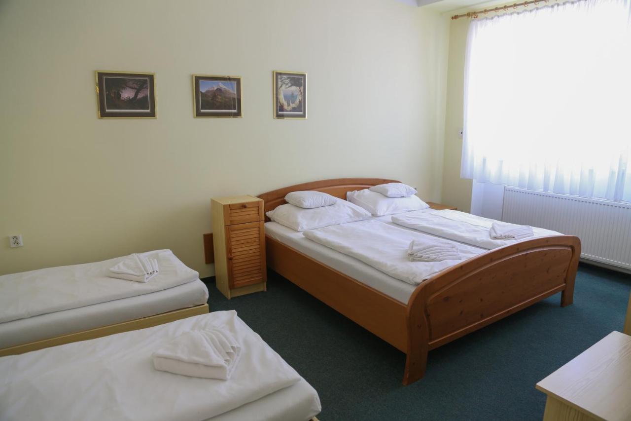 Sport Hotel Gejzirpark Karlovy Vary Bagian luar foto