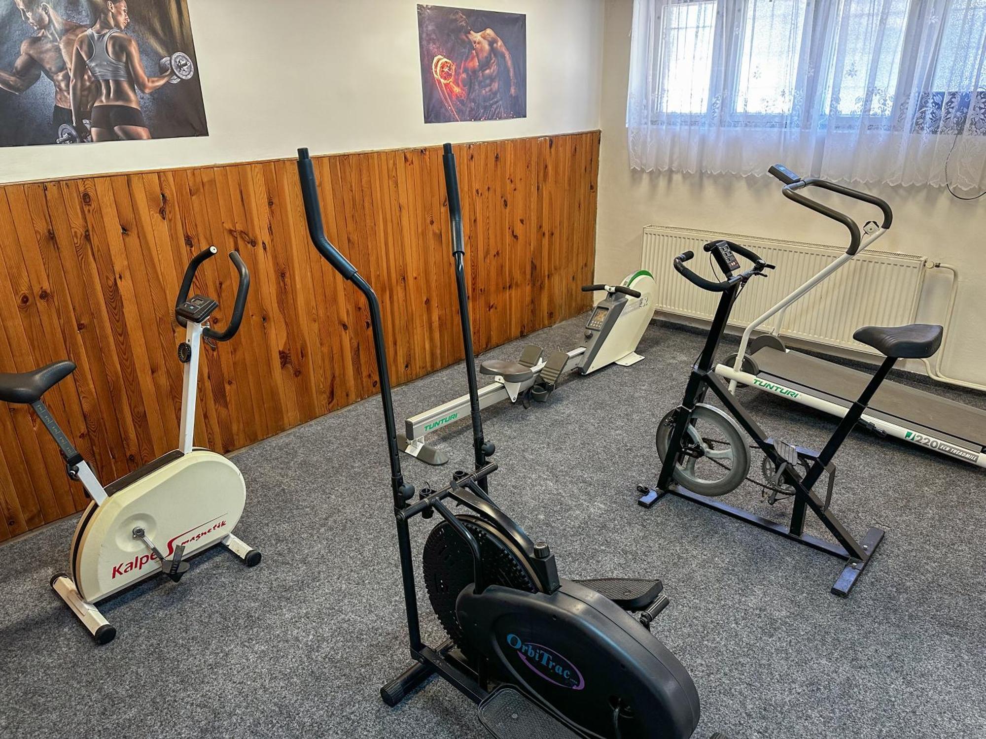 Sport Hotel Gejzirpark Karlovy Vary Bagian luar foto