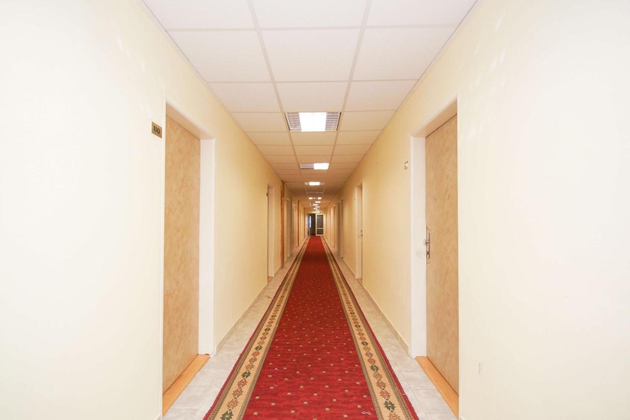 Sport Hotel Gejzirpark Karlovy Vary Bagian luar foto