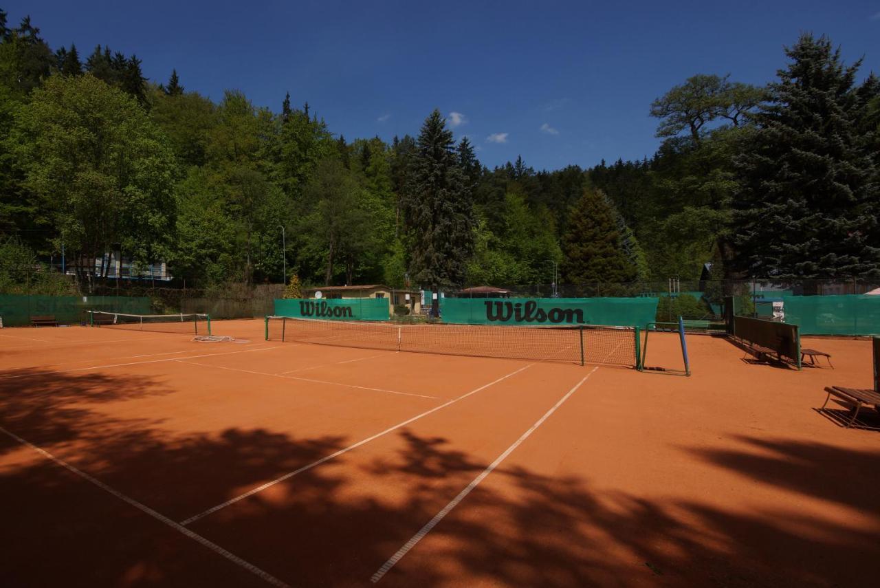 Sport Hotel Gejzirpark Karlovy Vary Bagian luar foto