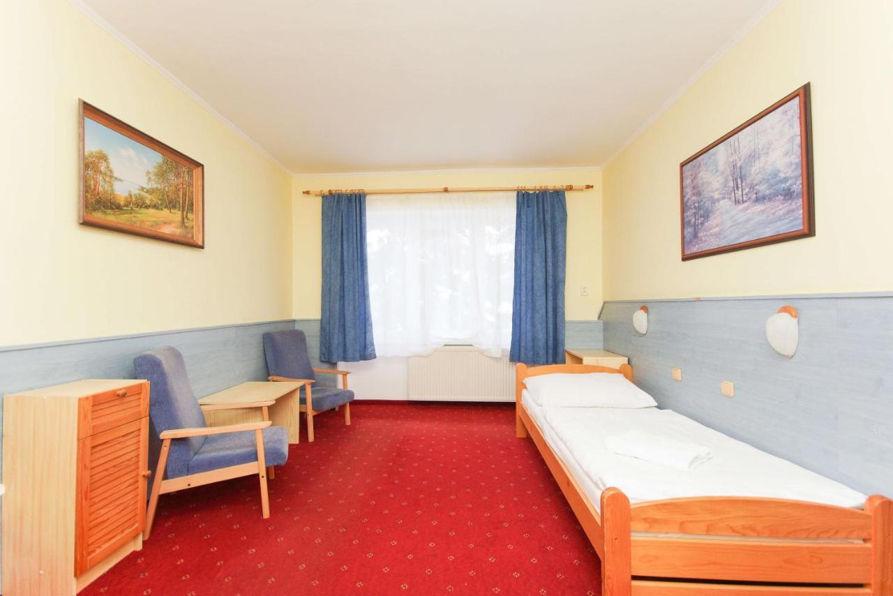 Sport Hotel Gejzirpark Karlovy Vary Bagian luar foto