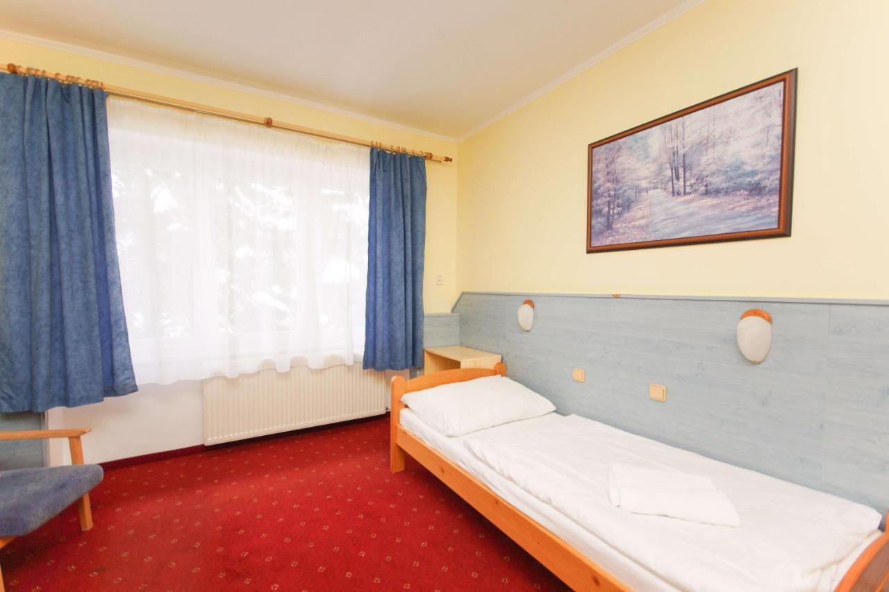 Sport Hotel Gejzirpark Karlovy Vary Bagian luar foto