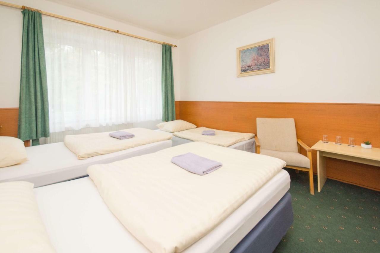 Sport Hotel Gejzirpark Karlovy Vary Bagian luar foto