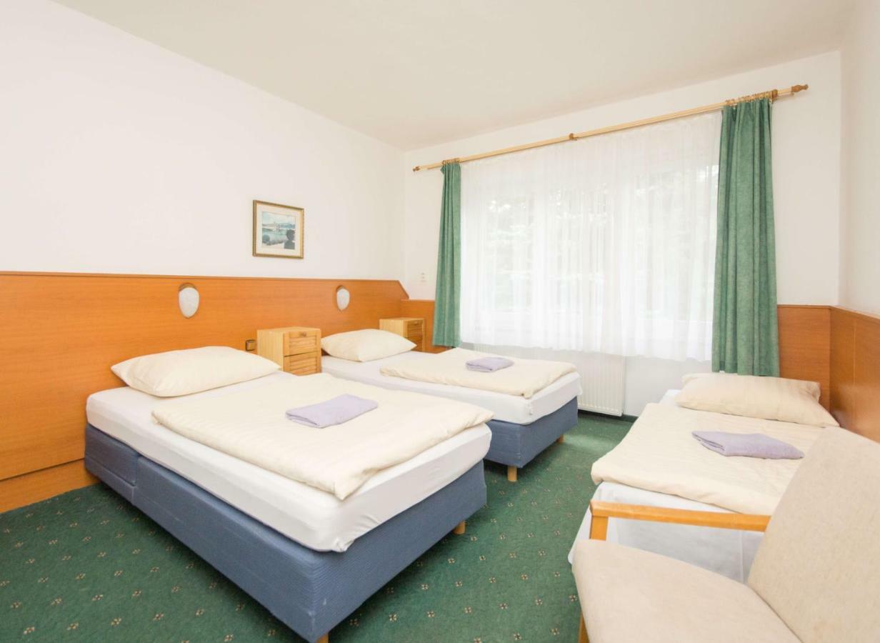 Sport Hotel Gejzirpark Karlovy Vary Bagian luar foto